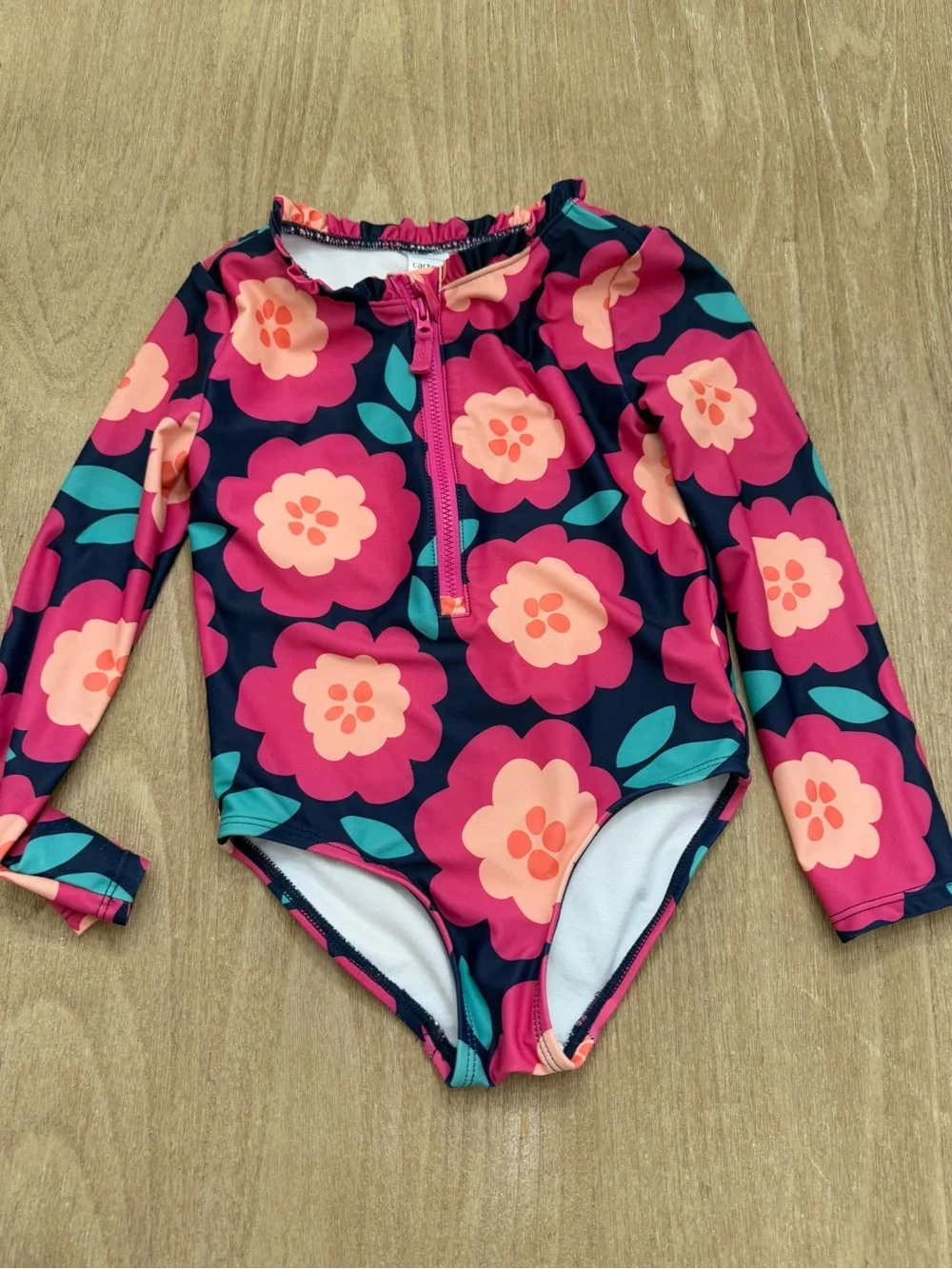 Carter’s swimsuit/rash guard size 4T
